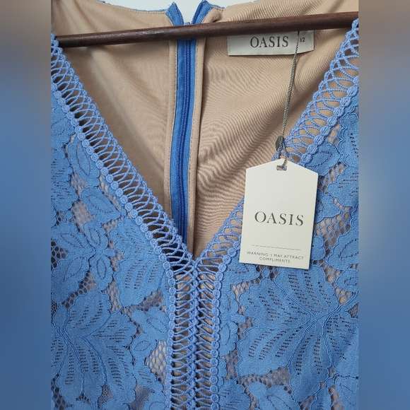 Oasis Lace Dress - Picture 6 of 10